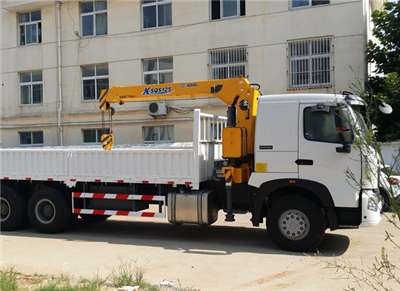 SINOTRUK HOWO A7 Chassis with 8T Crane