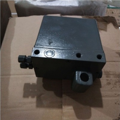 Sinotruk Howo parts WG9719820001 cab hydraulic manual oil pump