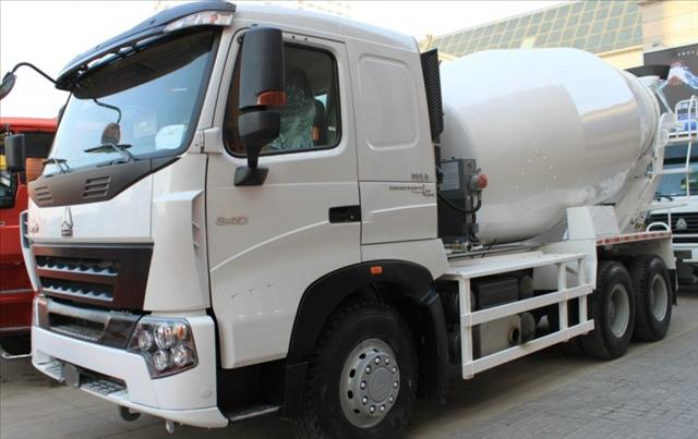 CNHTC Sinotruk HOWO A7  Mixer Truck